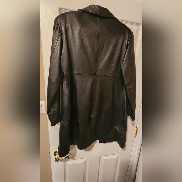 Ladies leather coat - Picture 3 of 3
